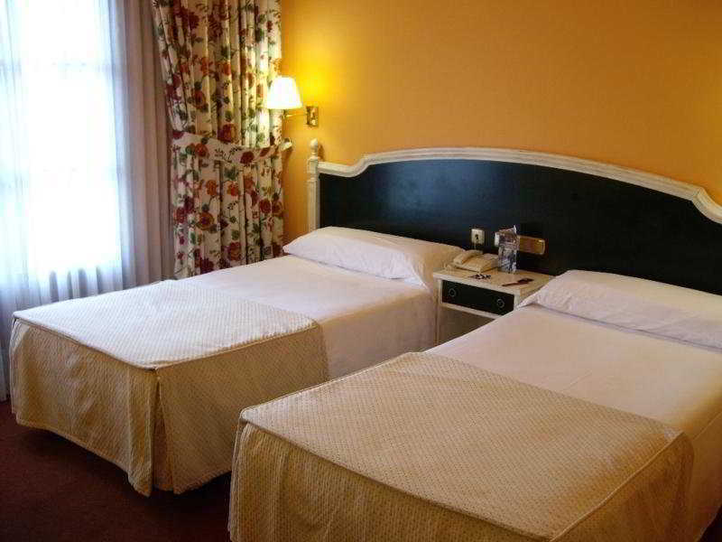 Tryp Bilbao Sondika Hotel Rum bild